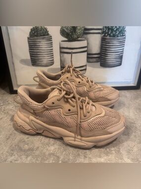 adidas Ozweego Low Wonder Taupe HQ1621 Size 4
